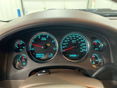 Used 2011 GMC Sierra 2500 SLT w/ Entertainment Package AWD/4WD image 12