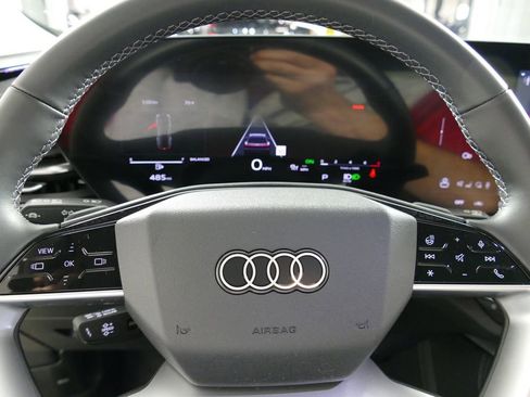 Certified 2025 Audi Q5 Premium w/ Convenience Package AWD/4WD image 17
