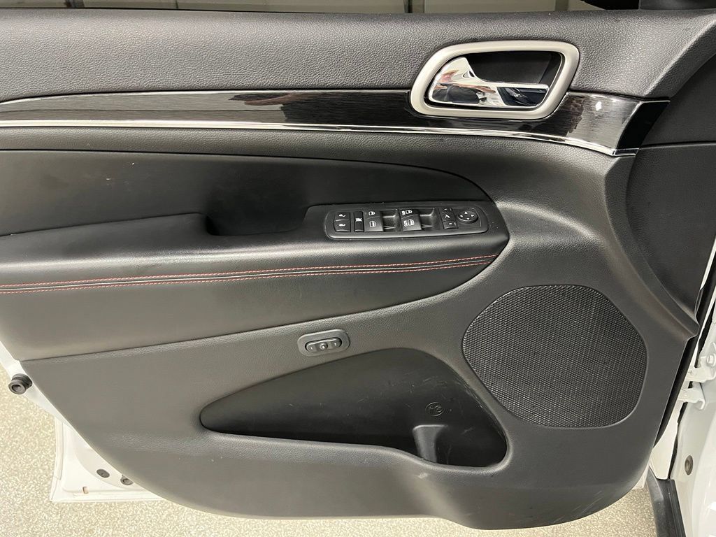 Used 2017 Jeep Grand Cherokee Trailhawk AWD/4WD image 23