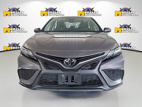 Used 2023 Toyota Camry SE image 2