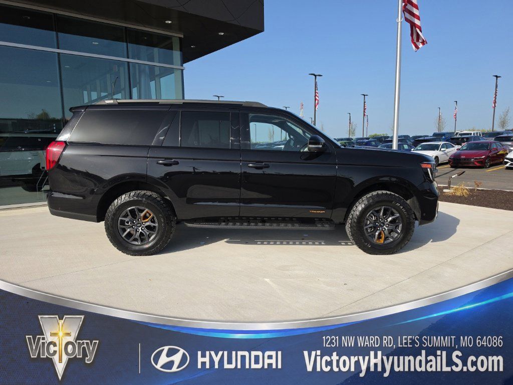 Used 2025 Ford Expedition Tremor AWD/4WD image 6