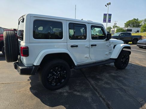Used 2024 Jeep Wrangler Unlimited Sahara w/ Safety Group AWD/4WD image 8