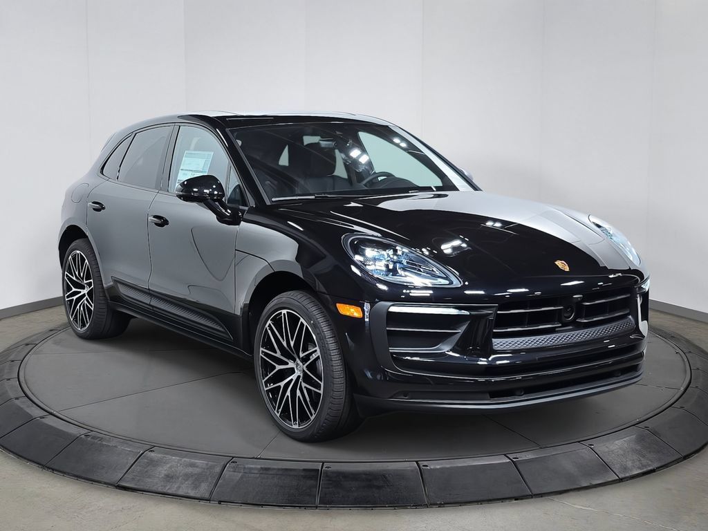 Certified 2026 Porsche Macan AWD/4WD image 9