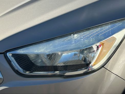 Used 2017 Ford Escape SE image 4