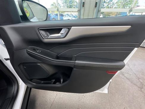 Used 2022 Ford Escape SEL image 16