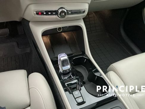 Certified 2026 Volvo XC40 B5 Plus AWD/4WD image 18