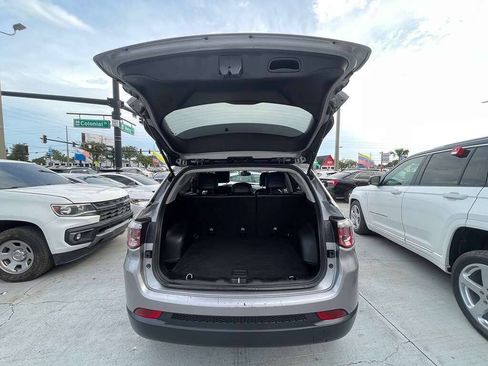 Used 2020 Jeep Compass Latitude AWD/4WD image 13