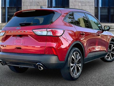Used 2022 Ford Escape SE w/ SE Sport Appearance Package FWD image 11