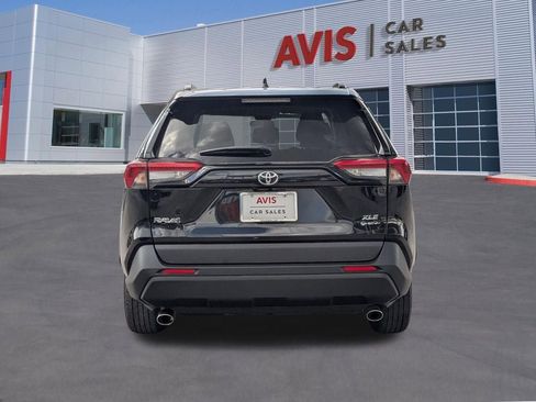 Used 2025 Toyota RAV4 XLE image 5