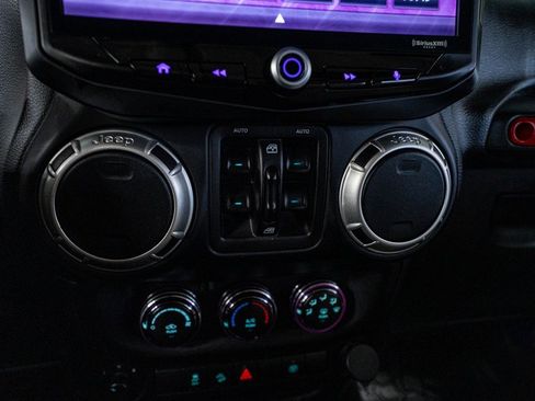 Used 2018 Jeep Wrangler Unlimited Sahara image 45