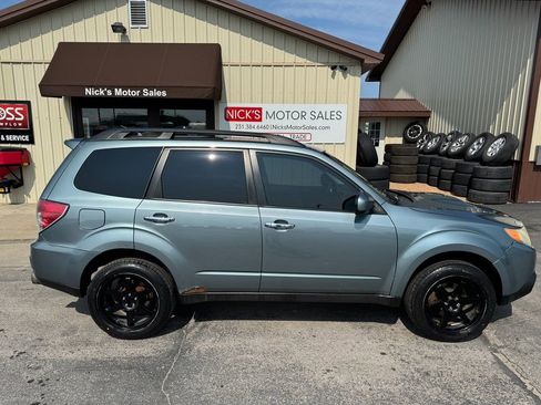 Used 2010 Subaru Forester 2.5XT Limited image 2