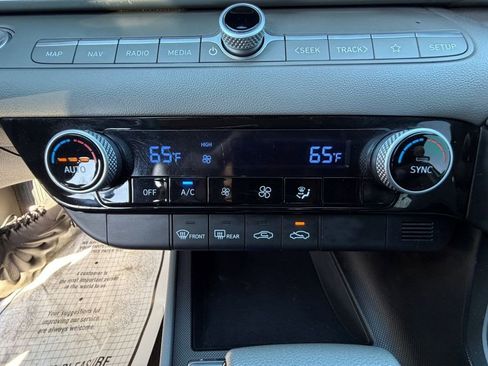 Used 2024 Hyundai Elantra SEL FWD image 21