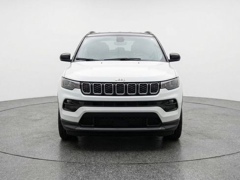 Used 2025 Jeep Compass Limited AWD/4WD image 2
