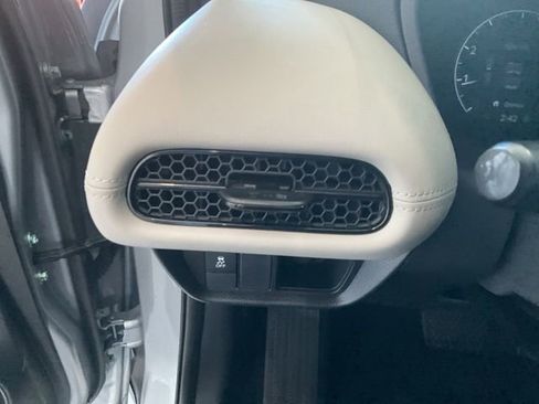 Certified 2025 Honda HR-V LX image 8