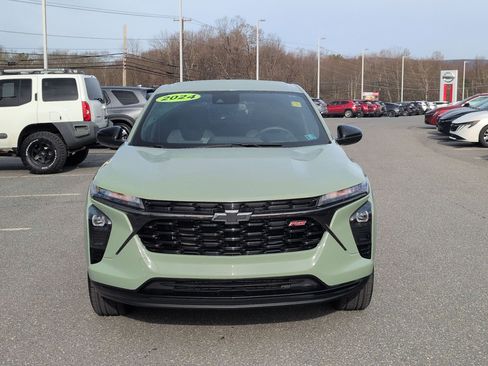 Used 2024 Chevrolet Trax RS w/ Driver Confidence Package image 2