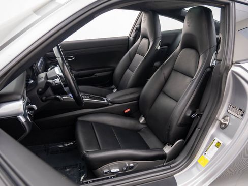 Used 2017 Porsche 911 Carrera image 5