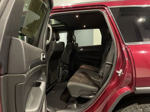 Used 2020 Jeep Grand Cherokee Laredo image 31