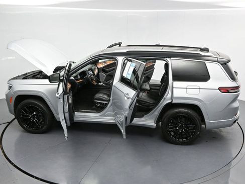 Used 2023 Jeep Grand Cherokee L Summit AWD/4WD image 39