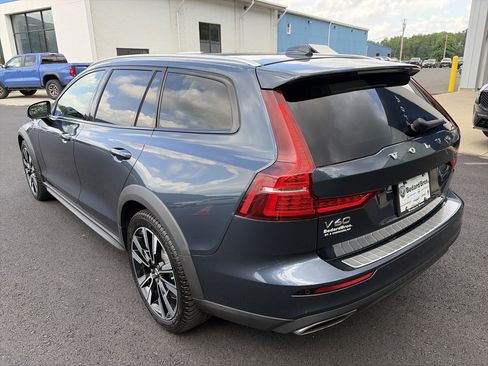 Certified 2022 Volvo V60 T5 Cross Country w/ Climate Package AWD/4WD image 3