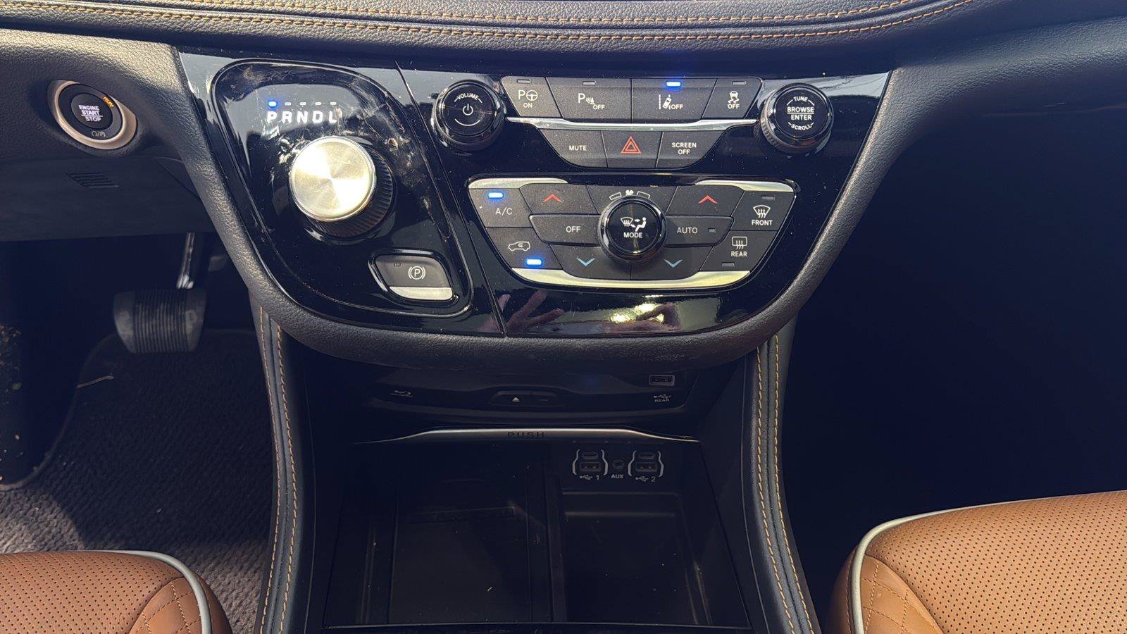 Used 2023 Chrysler Pacifica Pinnacle FWD image 26