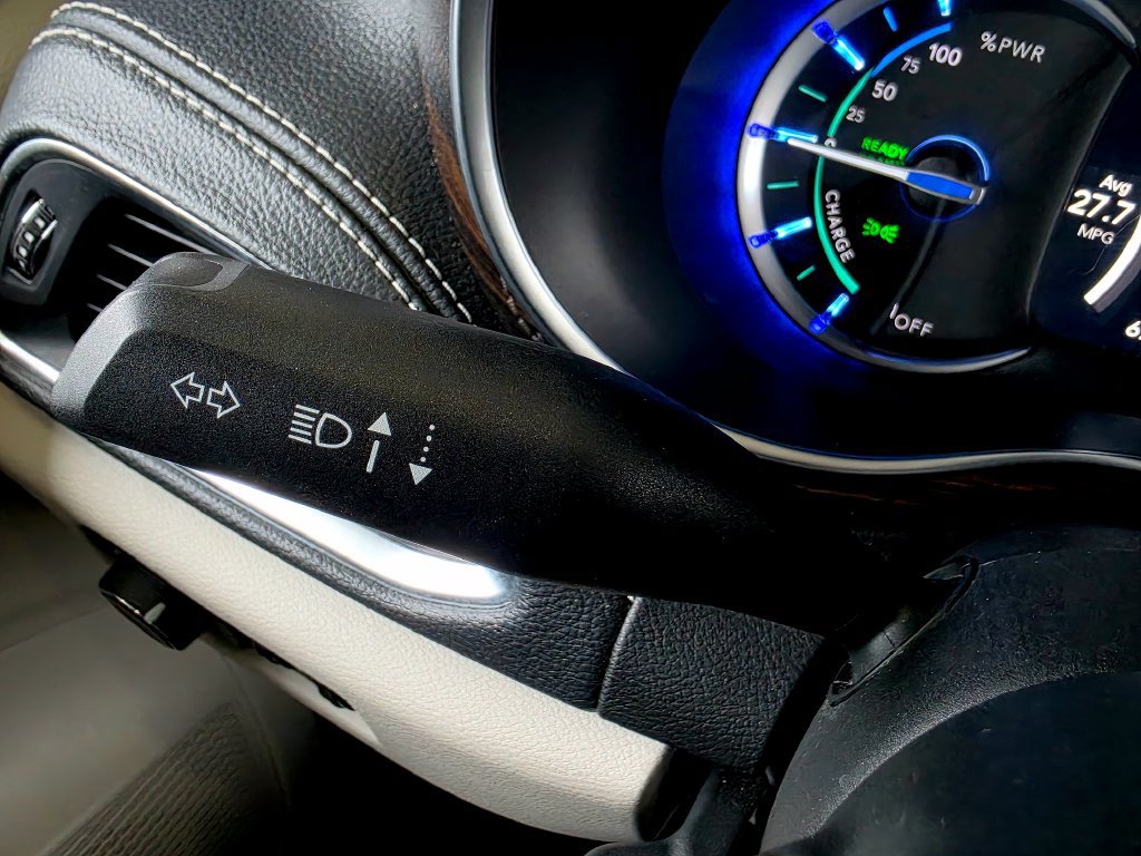 Used 2023 Chrysler Pacifica Limited FWD image 31