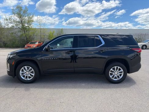 Used 2022 Chevrolet Traverse LS FWD image 2