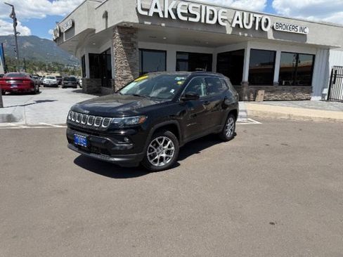 Used 2022 Jeep Compass Latitude AWD/4WD image 2