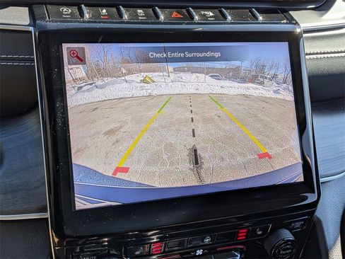 Certified 2023 Jeep Grand Cherokee Limited w/ Black Appearance Package image 18