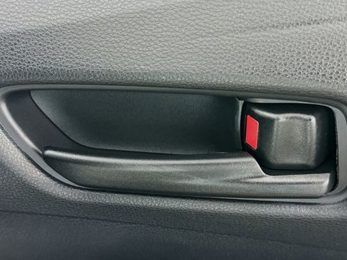 Used 2025 Toyota Corolla LE image 28