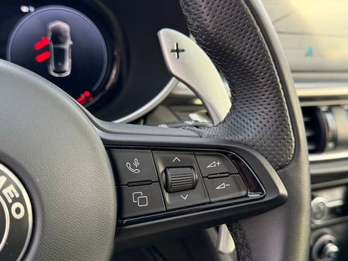 Used 2024 Alfa Romeo Stelvio Veloce image 23