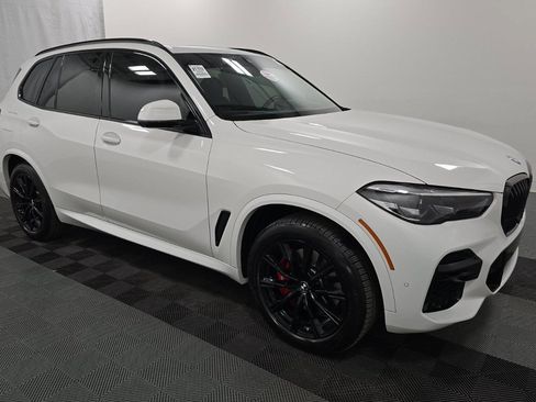 Used 2023 BMW X5 xDrive40i w/ M Sport Package image 3
