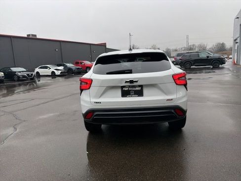 Used 2025 Chevrolet Trax RS w/ Sunroof Package image 11