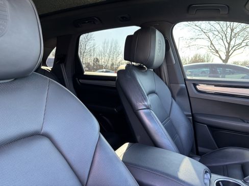 Used 2020 Porsche Cayenne S image 35