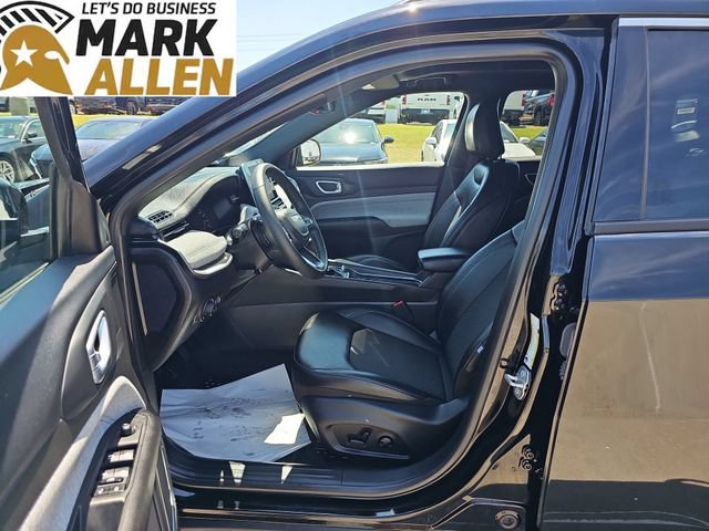 Used 2025 Jeep Compass Latitude w/ Sun & Sound Group AWD/4WD image 18
