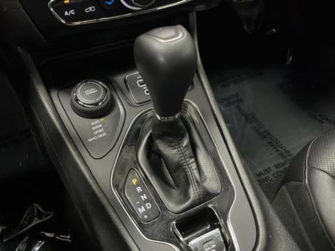 Used 2021 Jeep Cherokee Limited AWD/4WD image 22