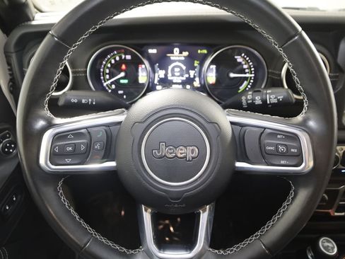 Used 2022 Jeep Wrangler Unlimited Sahara AWD/4WD image 36