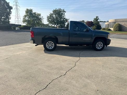 Used 2011 Chevrolet Silverado 1500 W/T RWD image 10