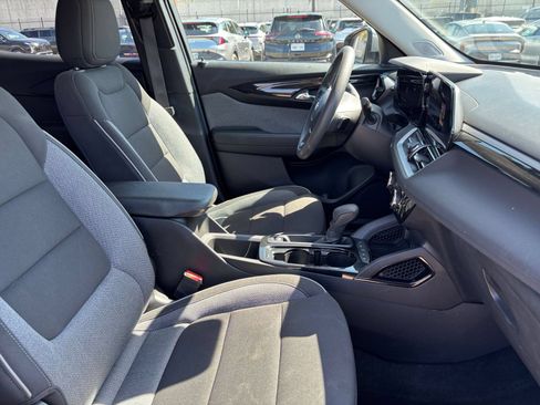 Used 2025 Chevrolet TrailBlazer LT FWD image 34