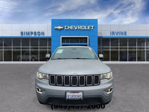 Used 2019 Jeep Grand Cherokee Laredo image 3