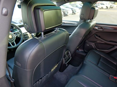 Used 2021 Porsche Macan S image 27