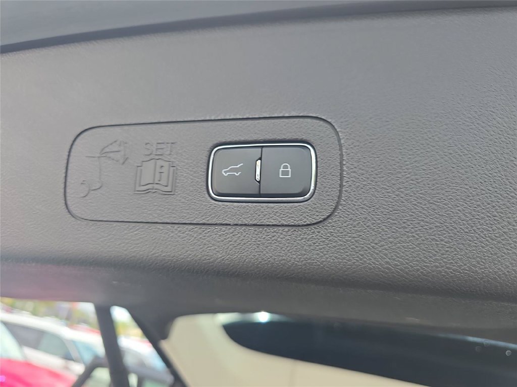 Certified 2023 Lincoln Aviator Black Label Grand Touring w/ Class IV Trailer Tow Package AWD/4WD image 29