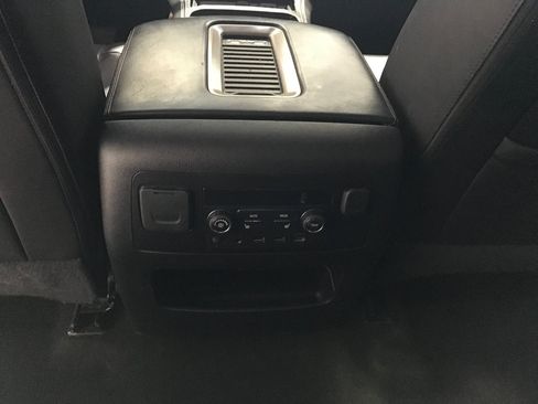 Used 2018 GMC Yukon Denali image 16