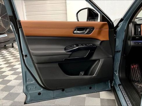 New 2026 Nissan Pathfinder Platinum w/ Cargo Package AWD/4WD image 33