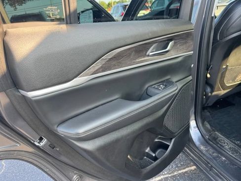 Used 2023 Jeep Grand Cherokee Limited RWD image 11