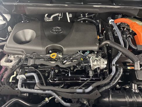 Used 2025 Toyota Highlander XLE image 34