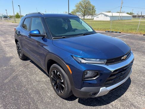 Used 2022 Chevrolet TrailBlazer LT w/ LPO, Blackout Package AWD/4WD image 6
