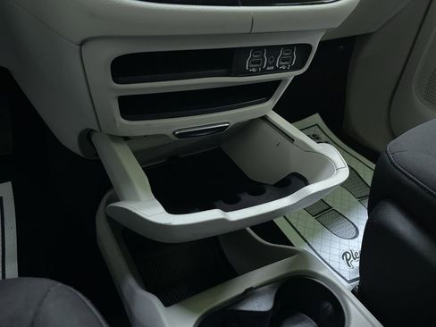 Used 2022 Chrysler Voyager LX image 24