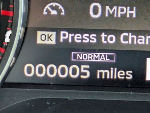 New 2025 Mitsubishi Outlander SE image 33