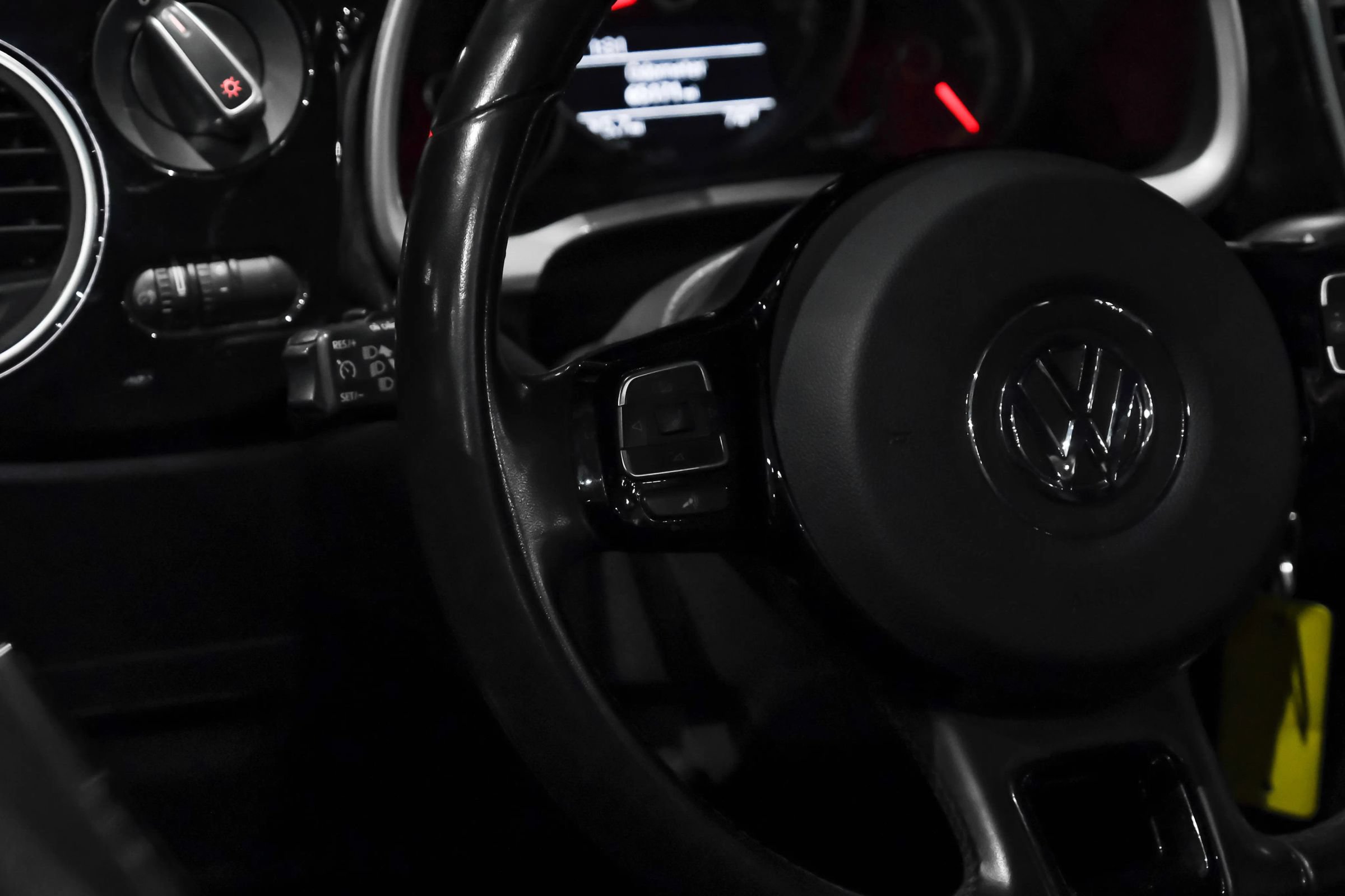 Used 2018 Volkswagen Beetle 2.0T Coast FWD image 23