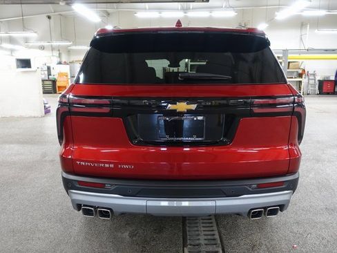Used 2025 Chevrolet Traverse LT w/ Enhanced Driving Package image 6
